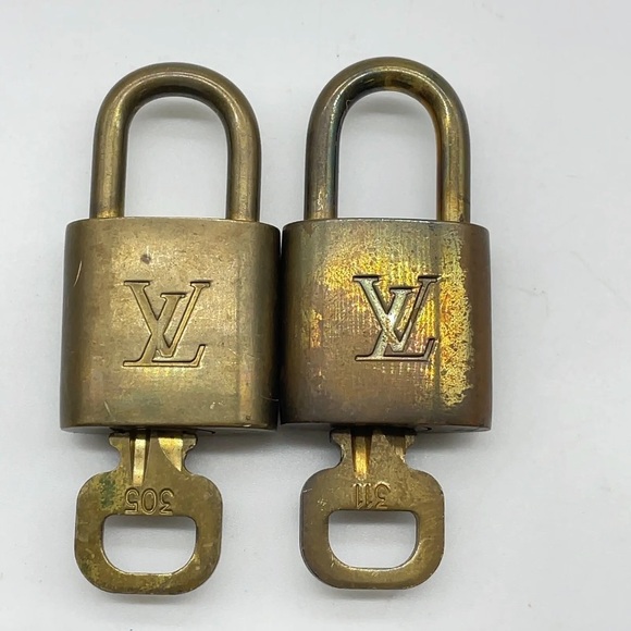 Authentic LOUIS VUITTON Padlock & Key Matchings Sets Gold 20pcs - Picture 10 of 11